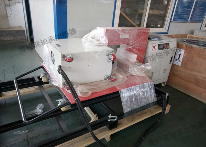 高频感应加热器由逆变器、谐振单元、变压器和感应器组成。主要原理是通过电磁感应原理均匀加热工件,实现工件的安装和拆卸;通过交变电流幅值随时间逐渐减弱,实现自动消磁功能。 1. 用途 WTRGT-120/380高频感应加热器用于3.0MW电机轴承的热装与热拆。主要原理是通过中高频感应均匀加热轴承内、外圈,实现轴承内、外圈尺寸均匀膨胀,产生足够的间隙,从而实现轴承的套装和拆卸;设备带自动消磁功能 2.