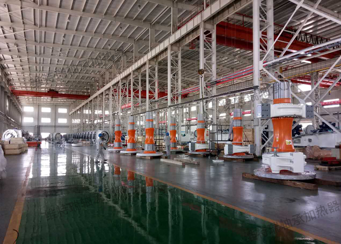 高频感应加热器由逆变器、谐振单元、变压器和感应器组成。主要原理是通过电磁感应原理均匀加热工件,实现工件的安装和拆卸;通过交变电流幅值随时间逐渐减弱,实现自动消磁功能。 1. 用途 WTRGT-120/380高频感应加热器用于3.0MW电机轴承的热装与热拆。主要原理是通过中高频感应均匀加热轴承内、外圈,实现轴承内、外圈尺寸均匀膨胀,产生足够的间隙,从而实现轴承的套装和拆卸;设备带自动消磁功能 2.